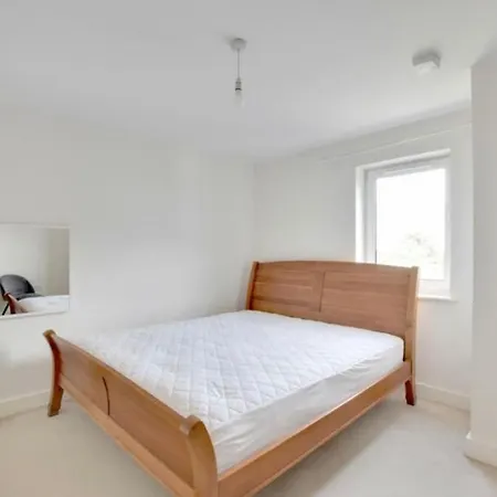 5 Star Flat-15 Mins To The City